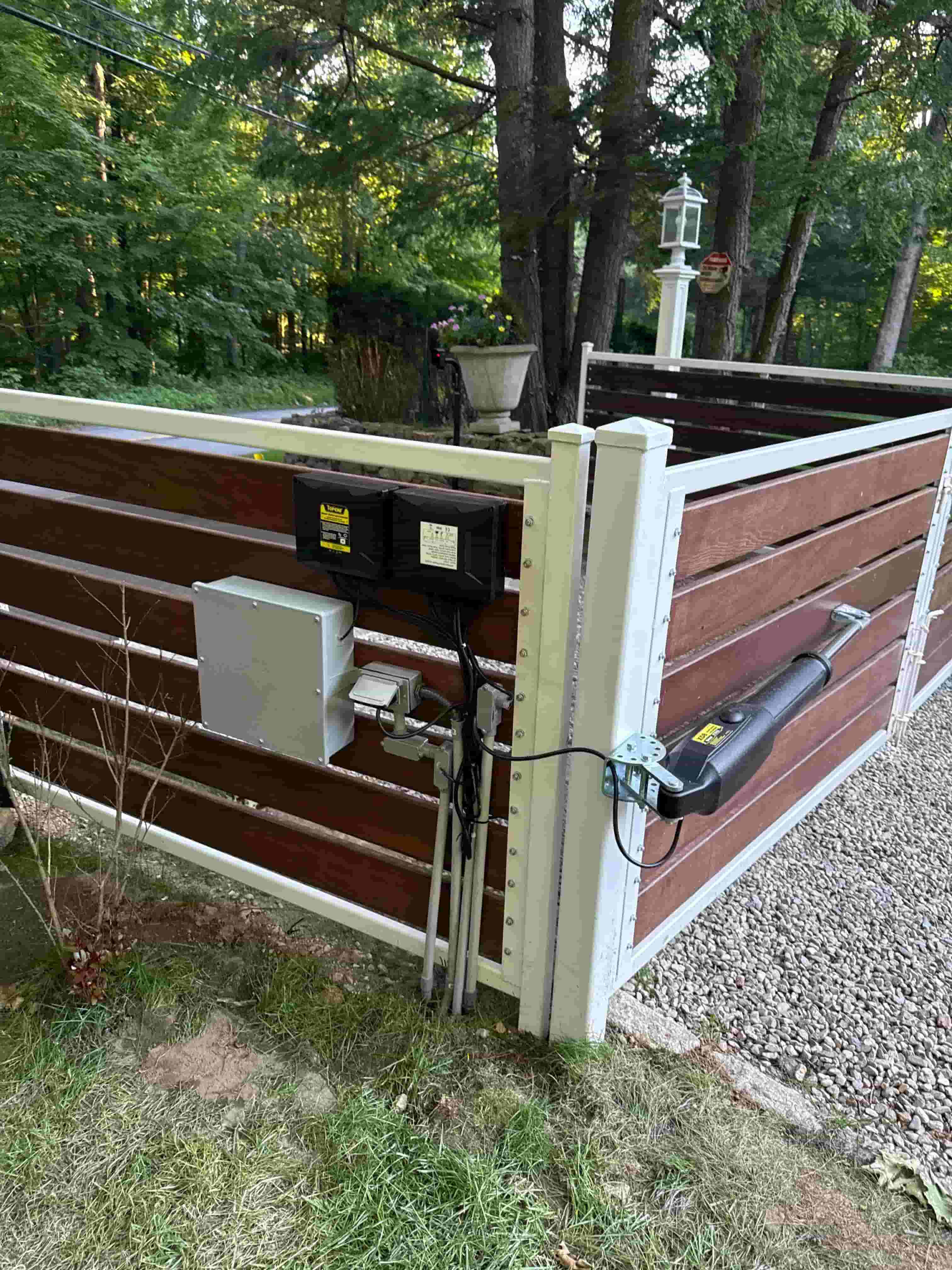 XD852 Smart Dual Swing Gate Opener with App Control in real life