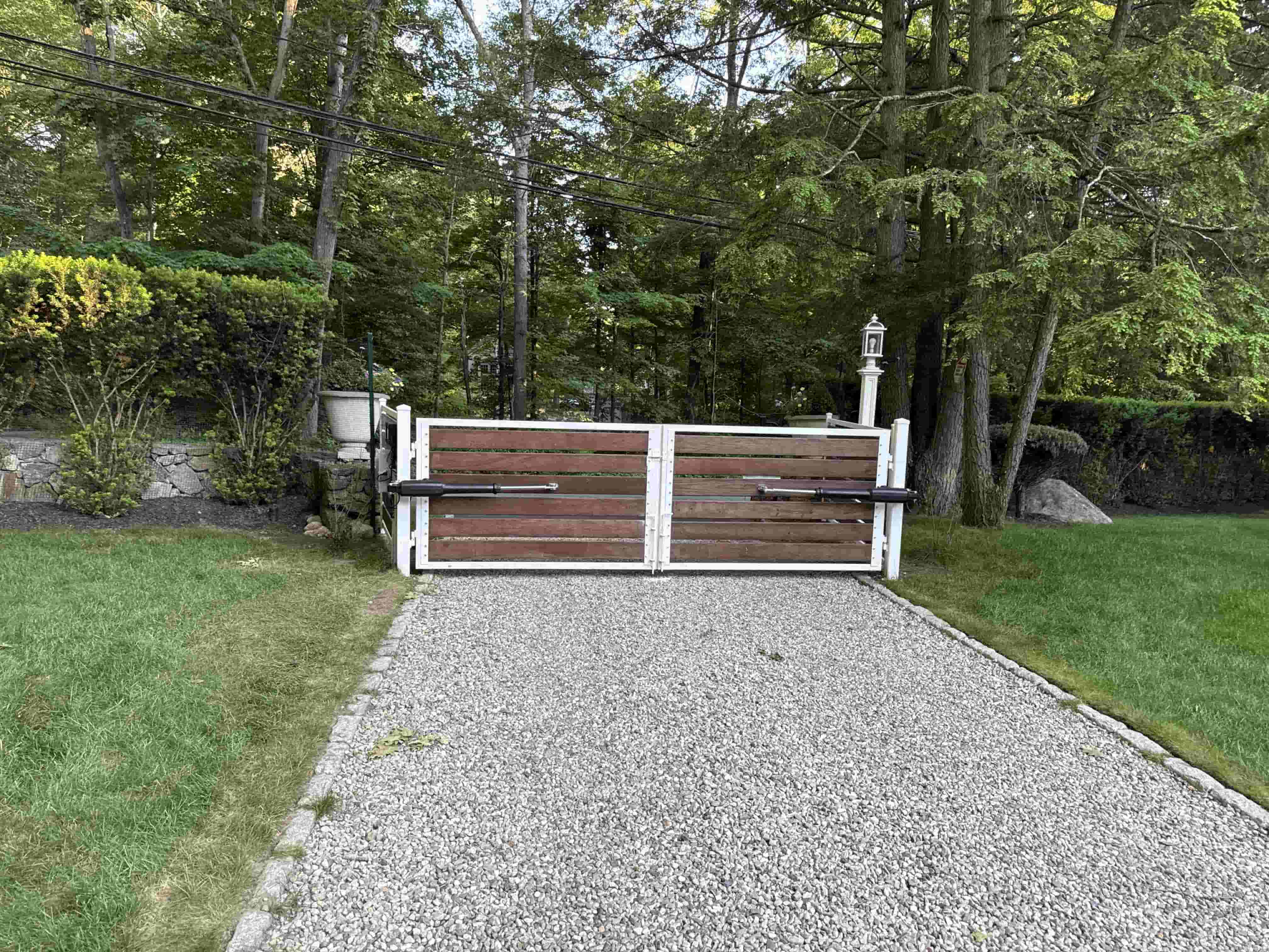 XD852 Smart Dual Swing Gate Opener with App Control in real life