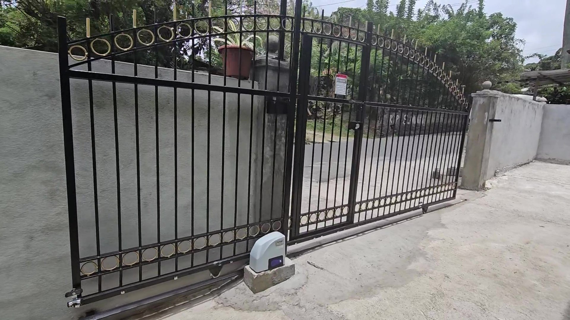 RK500T Sliding Gate Opener in real life