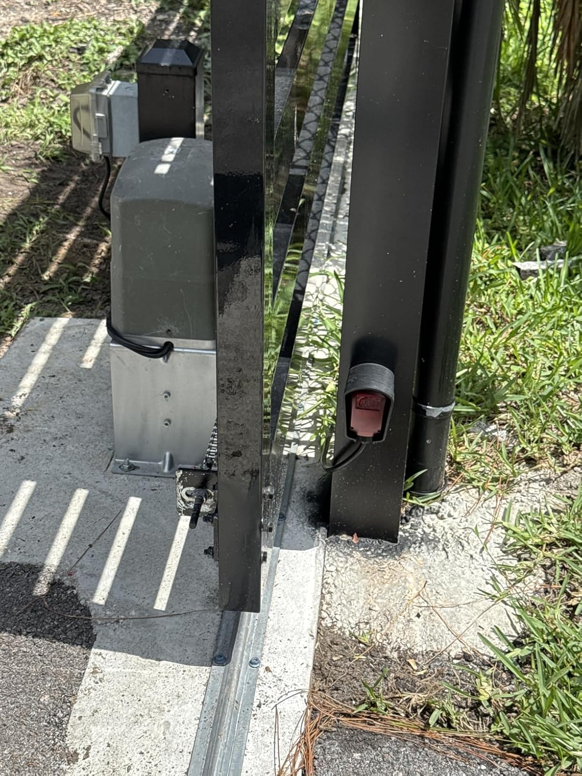 TRF3 Retro Reflective Beam Sensor for Gate Opener in real life