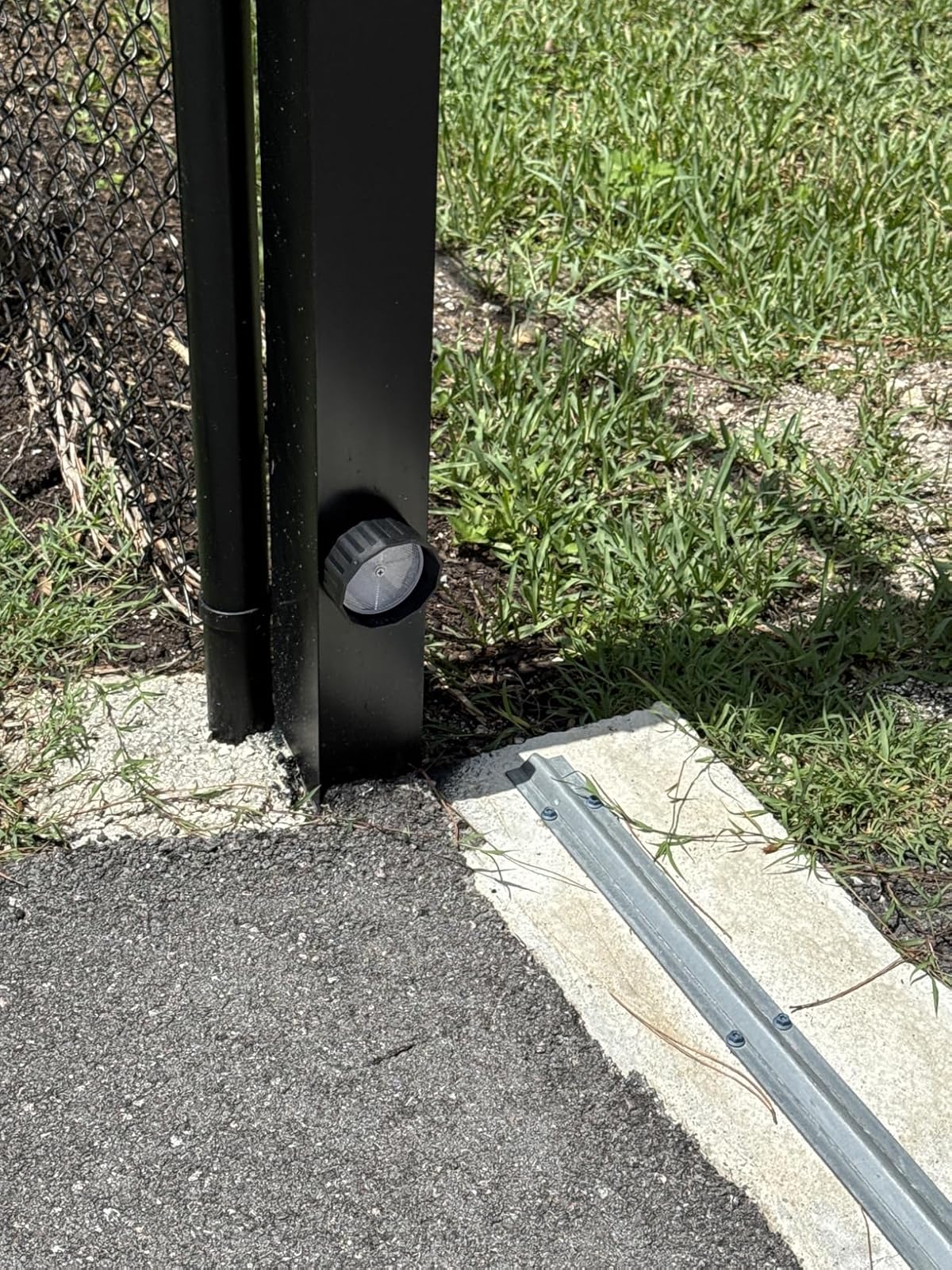 TRF3 Retro Reflective Beam Sensor for Gate Opener in real life